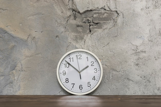 Electronic vs. Traditional Wall Clocks